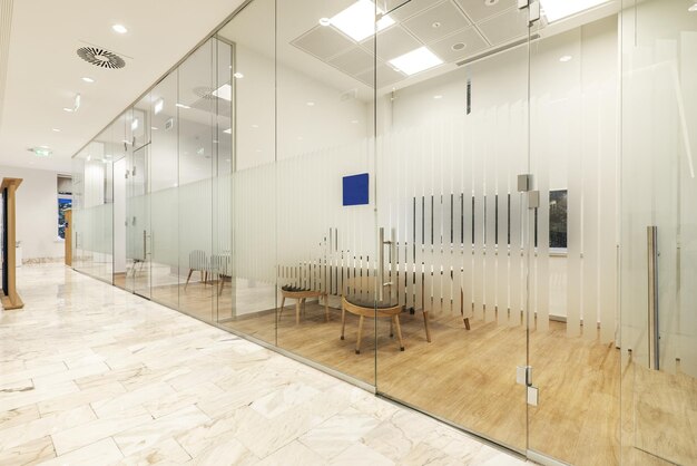 Frameless Office Partition2